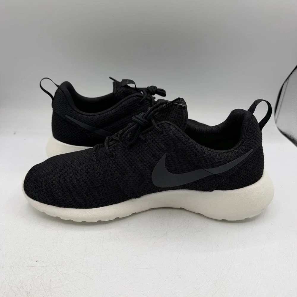 Nike Roshe One Running Shoes Mens Size 11 Black/White Sneakers 511881-010